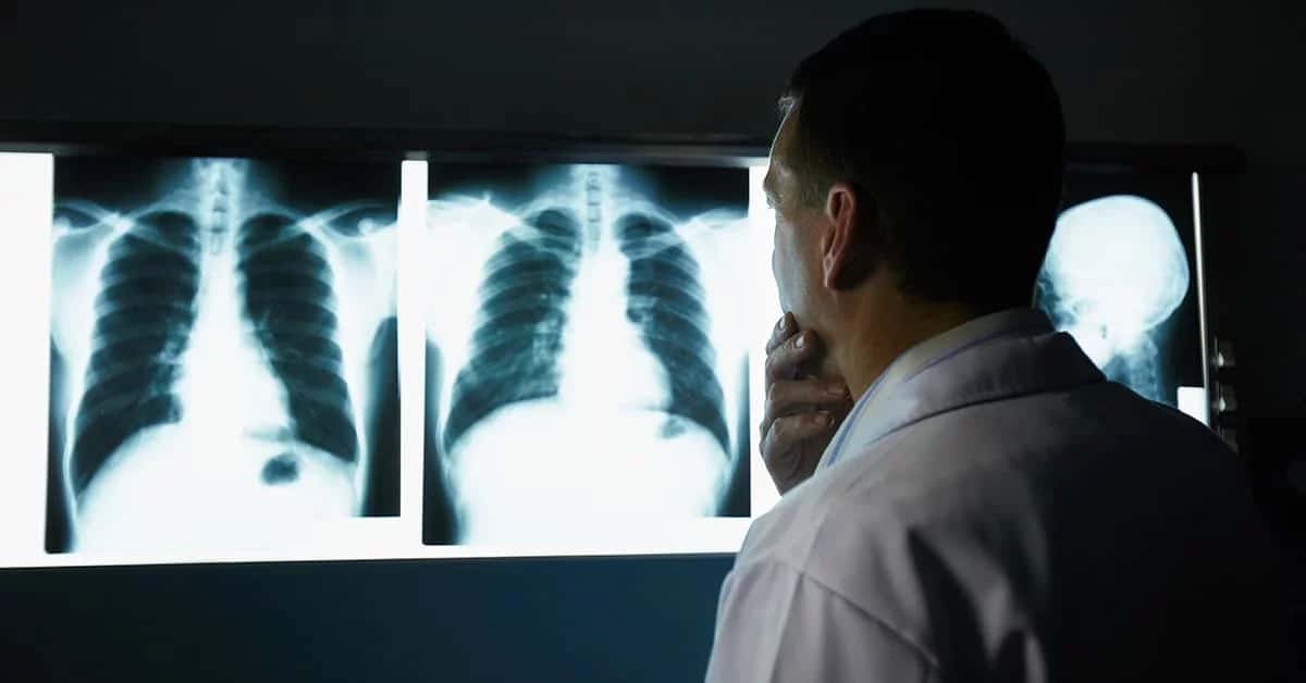 Exame de radiografia na Clínica Check Up Mulher